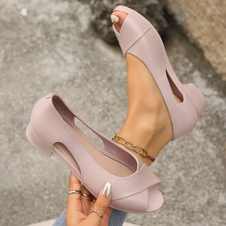 Chic women's heeled sandals with orthopedic support, ideal for elegant summer fashion & comfort.