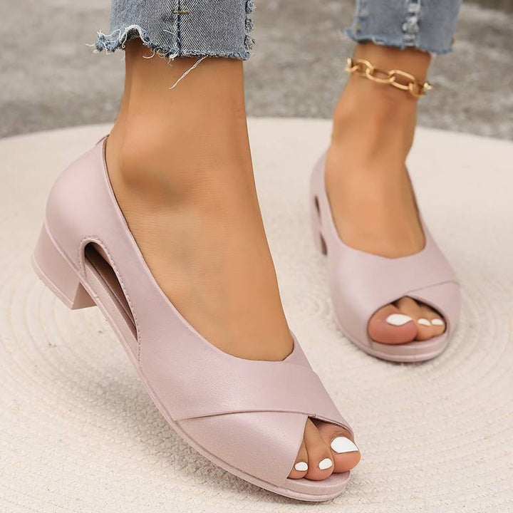 Comfortable & elegant women's heeled sandals, providing orthopedic support for summer style.