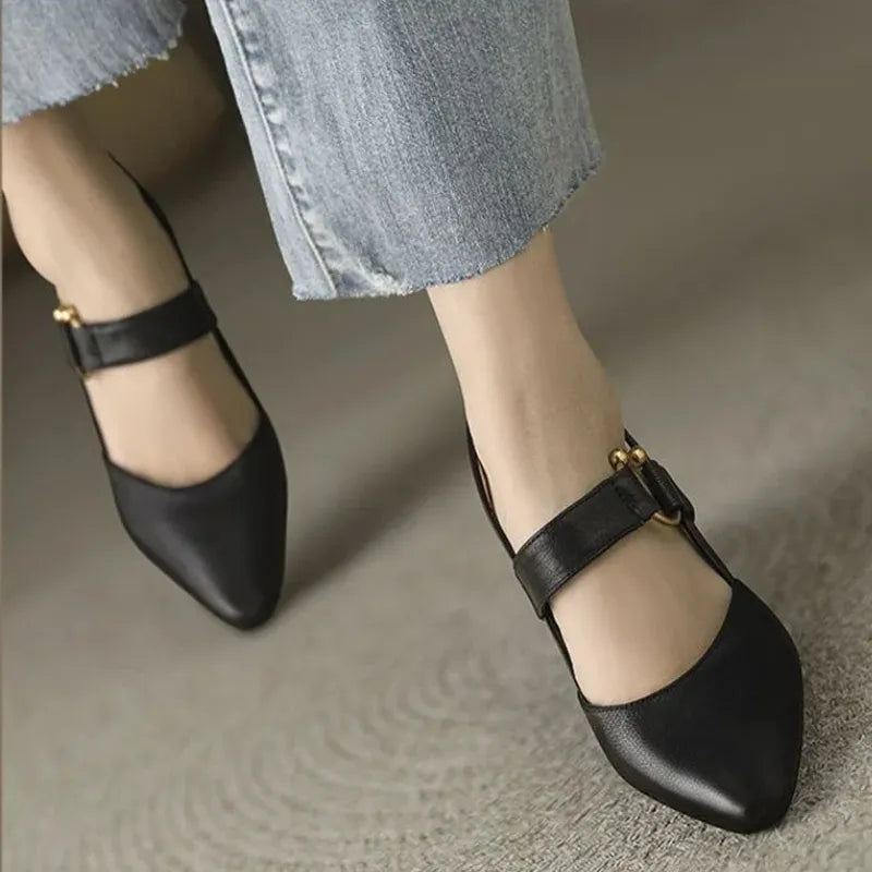 Chic women's dress shoes: orthopedic pumps offering comfort & elegance for professional workwear or events.