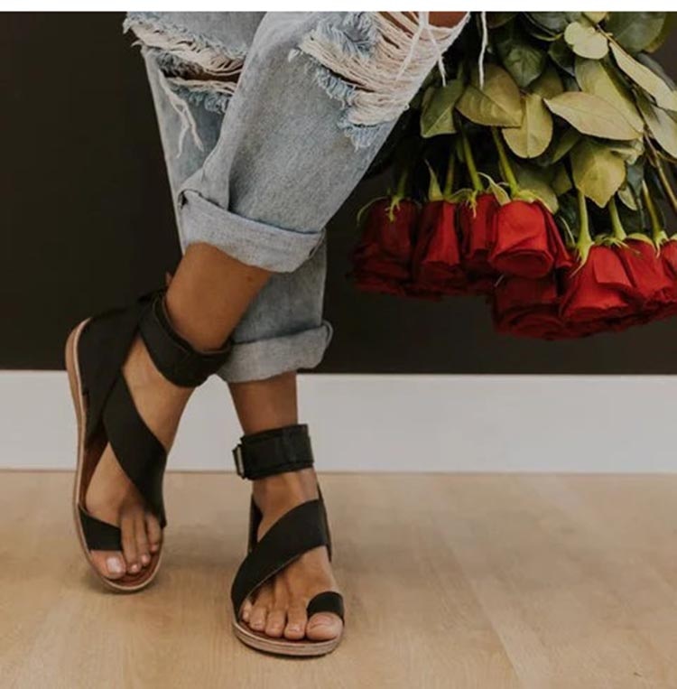 Elegant women's orthopedic sandals with cross straps & toe ring for comfort & foot support. Perfect for summer.