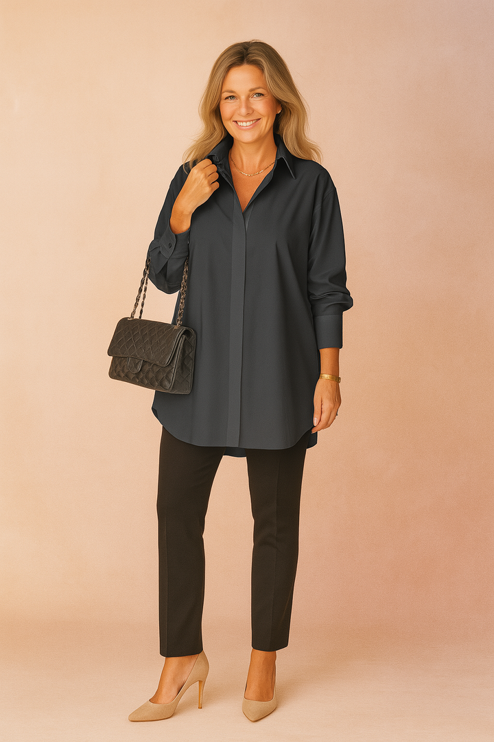 Comfortable women's oversized blouse with a modern cut. Stylish long-sleeve button-up top for effortless fashion.