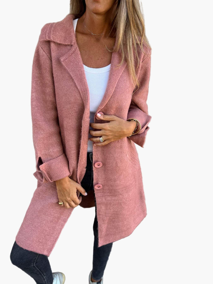 Elegant women's oversized button-down trench coat in a cozy fabric, perfect for fall fashion