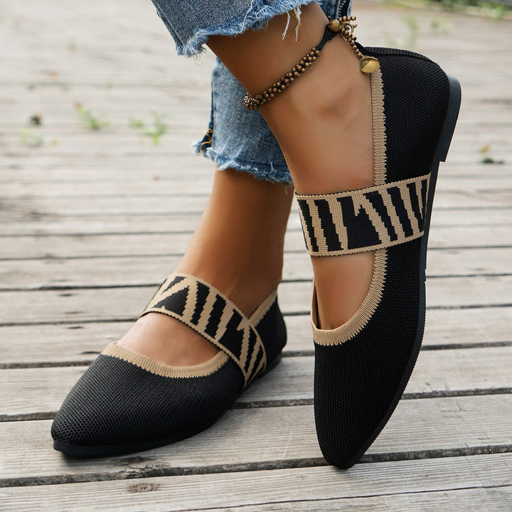 Elegant women's patterned pointed toe ballet flats with comfortable design