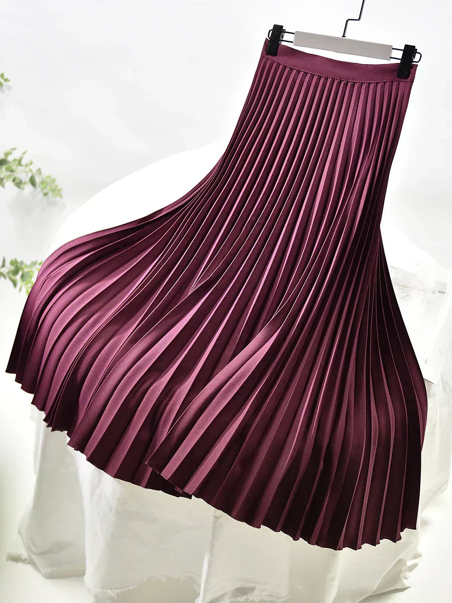 Stylish women's pleated long skirt, a must-have for spring and casual wear.