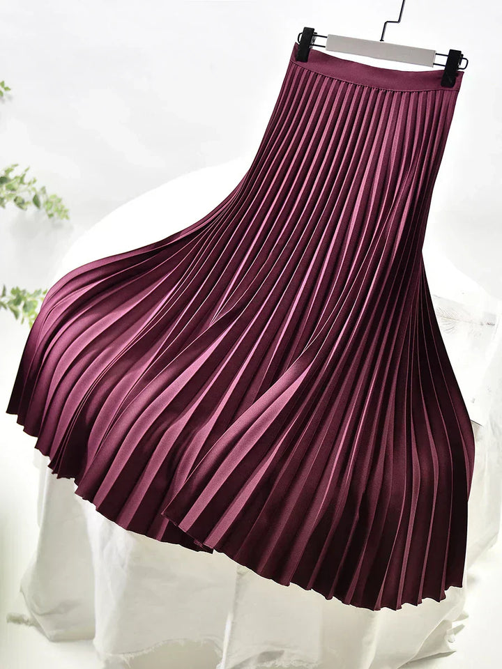 Stylish women's pleated long skirt, a must-have for spring and casual wear.