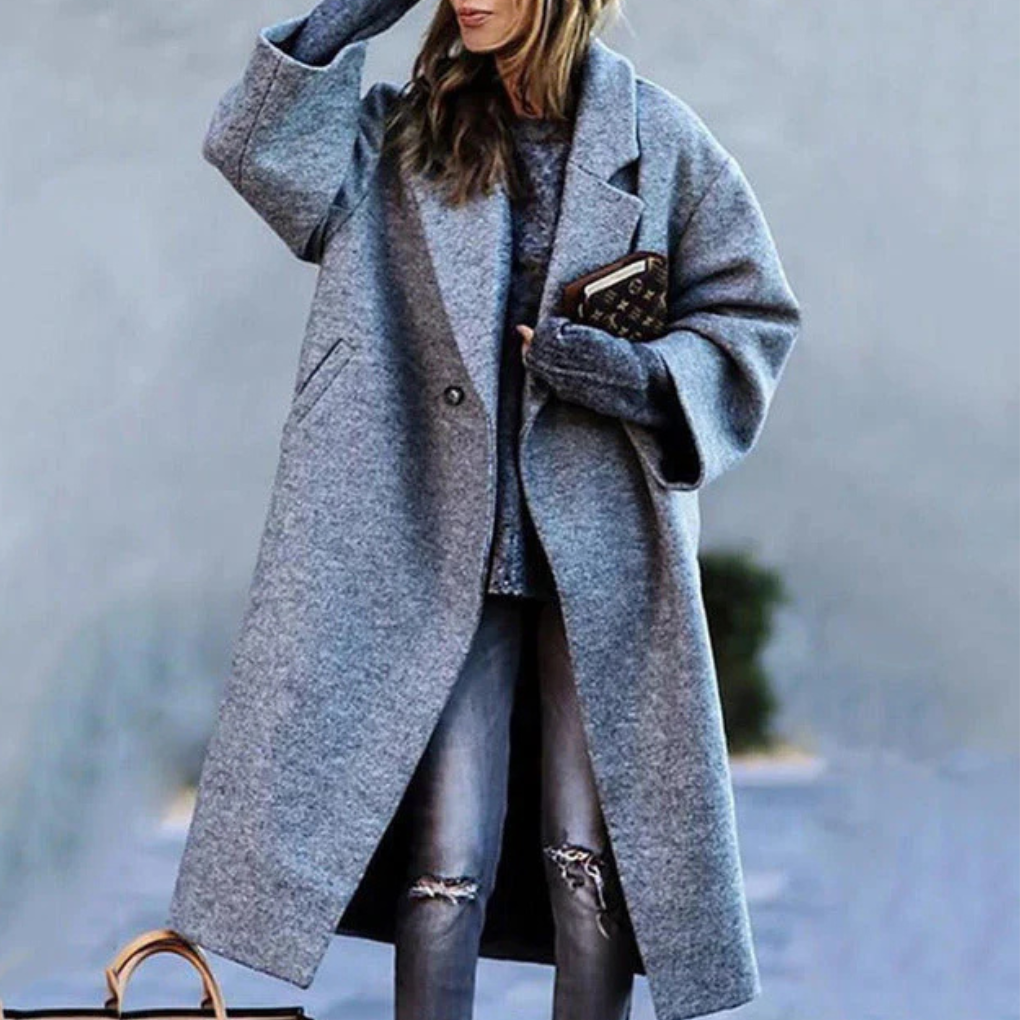 Fashionable women's layering jacket in polyester, featuring a buttoned front, suitable for winter