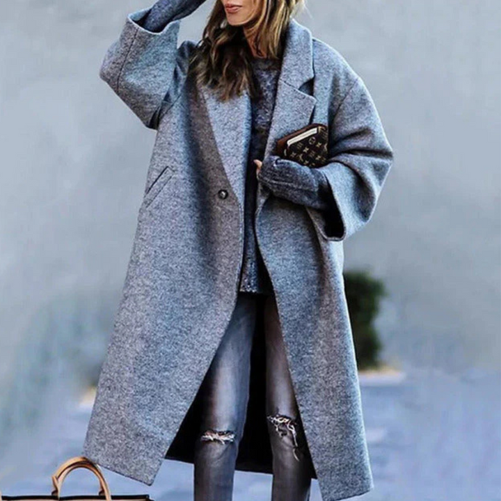 Fashionable women's layering jacket in polyester, featuring a buttoned front, suitable for winter