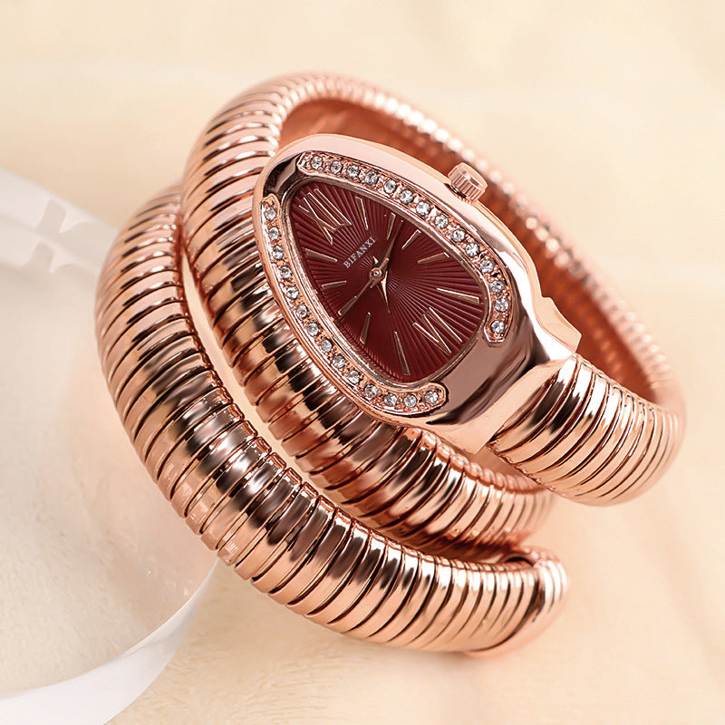 Sophisticated women's snake quartz watch with an elegant bracelet for any outfit.