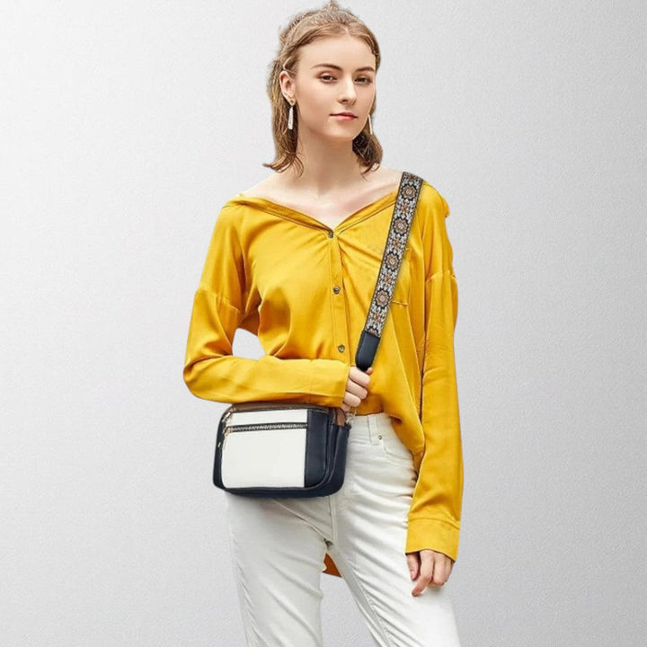 Everyday women's crossbody bag, a refined and elegant accessory for any outfit