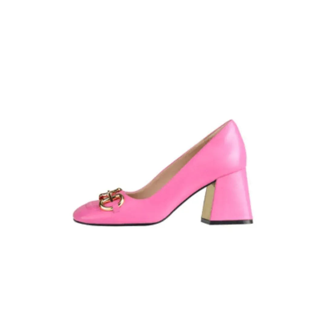 Vintage style women's high heel shoes, featuring a timeless buckle and elegant design.
