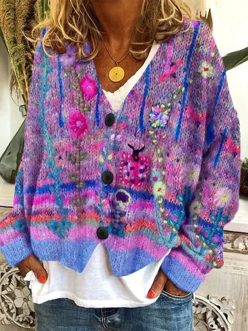 Cozy women's colorful retro printed cardigan for casual fall and winter fashion. Long sleeve, oversized fit.