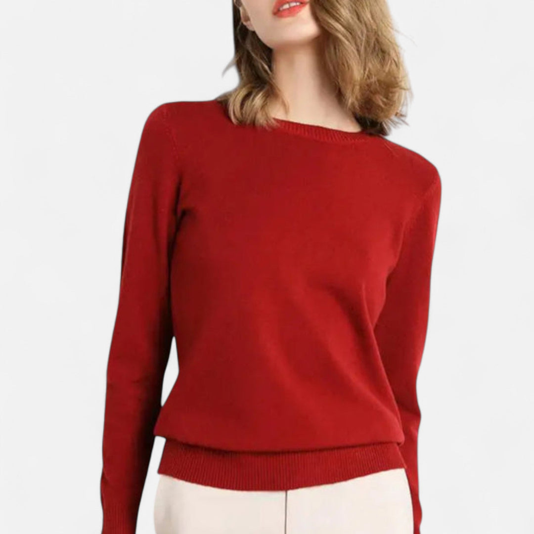 Comfortable women's round-neck knit sweater, a timeless classic for effortless elegance and versatile autumn/winter styling.