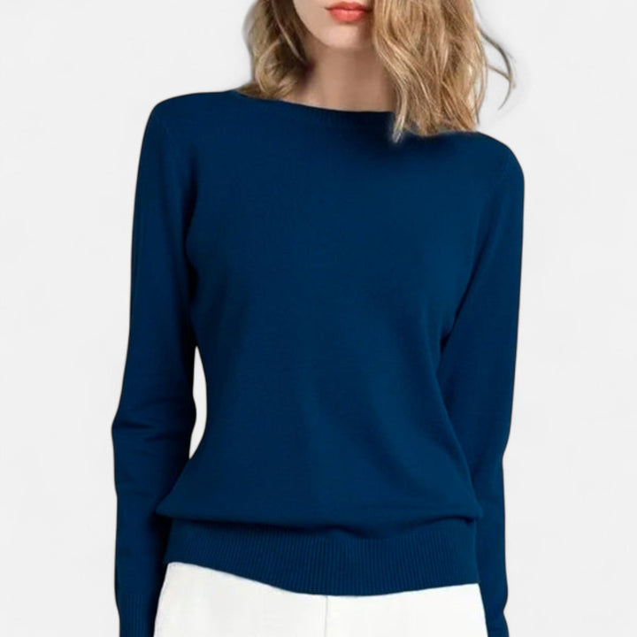 Timeless women's round-neck everyday sweater, a comfortable and elegant long-sleeve top for classic autumn & winter fashion.