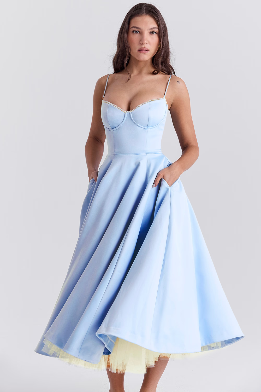Flattering Women's Elegant Midi Dress, ideal for wedding guests & cocktail parties. Timeless charm.