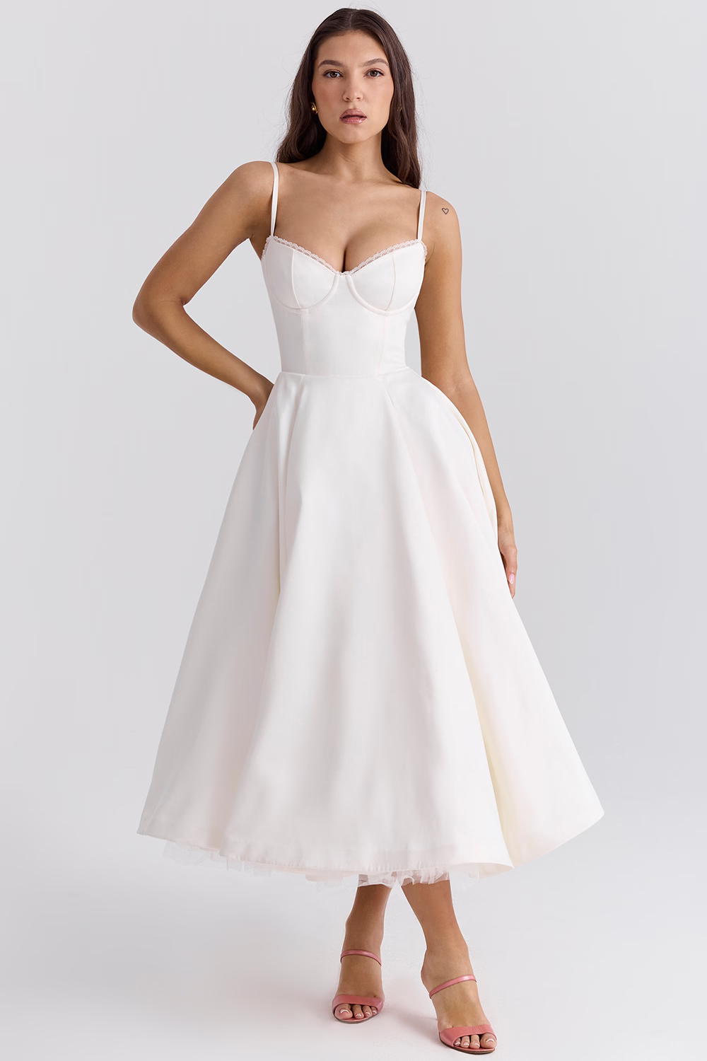 Elegant Women's Party Dress, a midi-length evening gown with a flattering fit & timeless design.