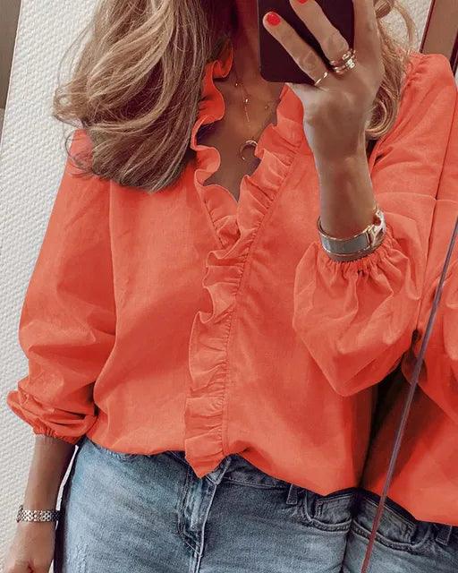 Lightweight women's blouse with V-neck and ruffles, a versatile and elegant choice for summer outings.