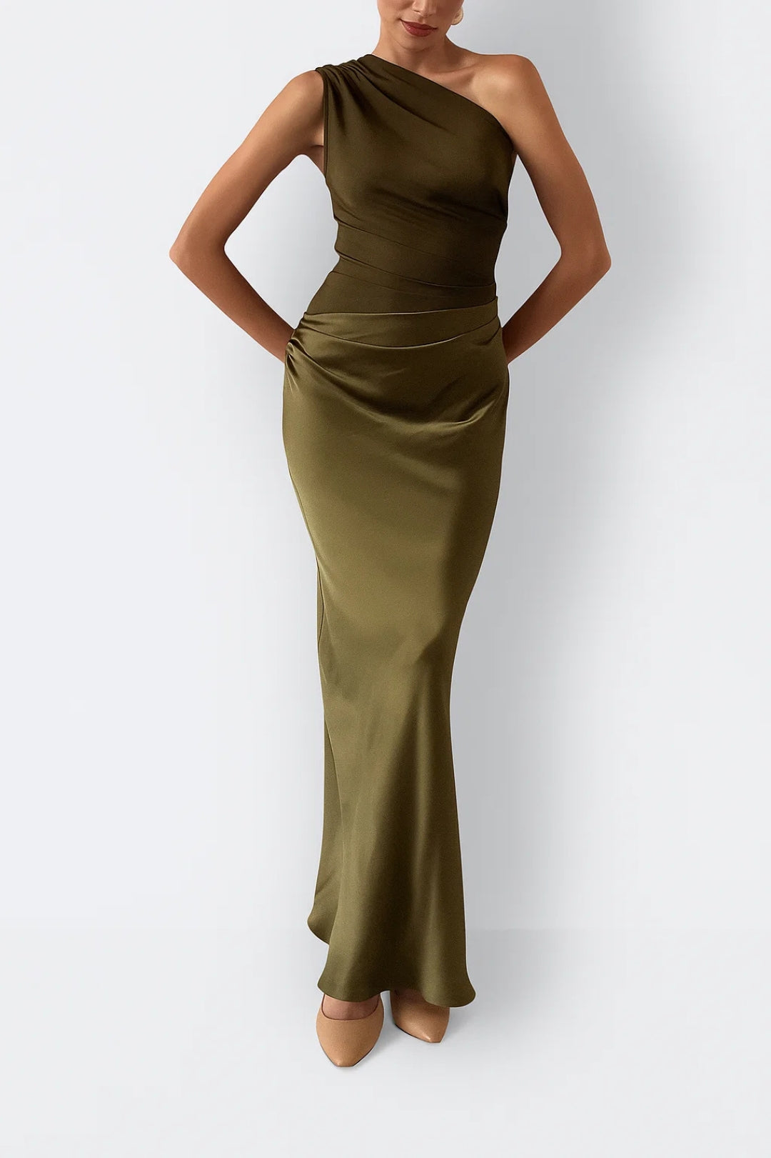 Graceful women's one-shoulder satin evening dress, a beautiful and elegant long maxi gown for events