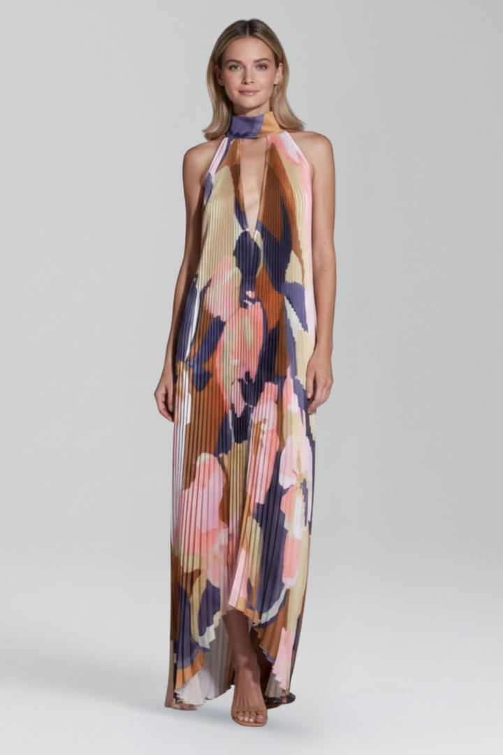 Casual yet elegant pleated sleeveless maxi dress for women's summer style.