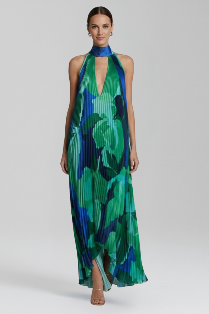 Stylish women's pleated maxi dress with a flowing silhouette, perfect for summer.