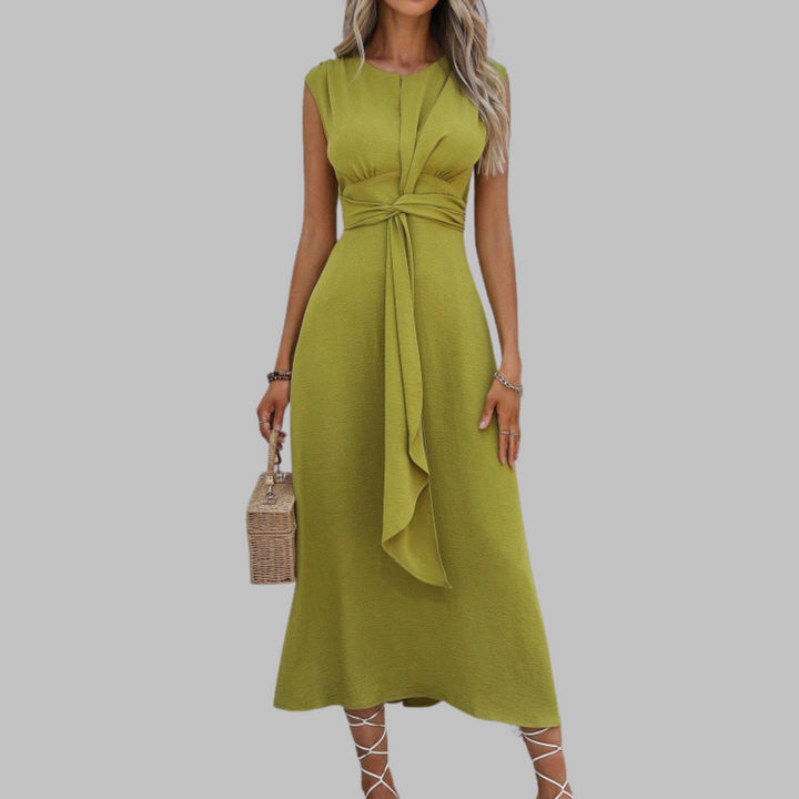 Women's elegant and comfortable sleeveless maxi dress, round neck, embodying effortless fashion.