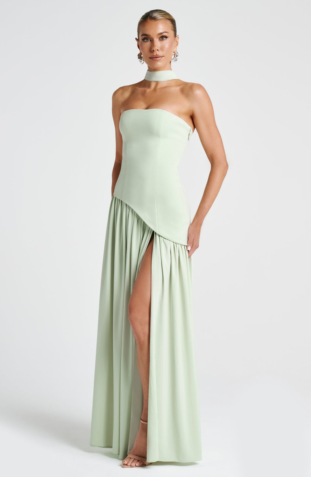 Elegant women's strapless long dress, perfect for summer fashion, featuring a stylish high slit.