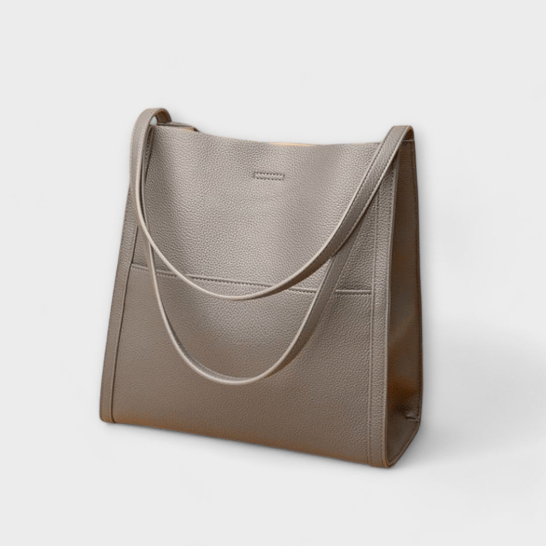 Stylish women's structured bag, perfect as an everyday handbag or an elegant shoulder bag for any occasion.