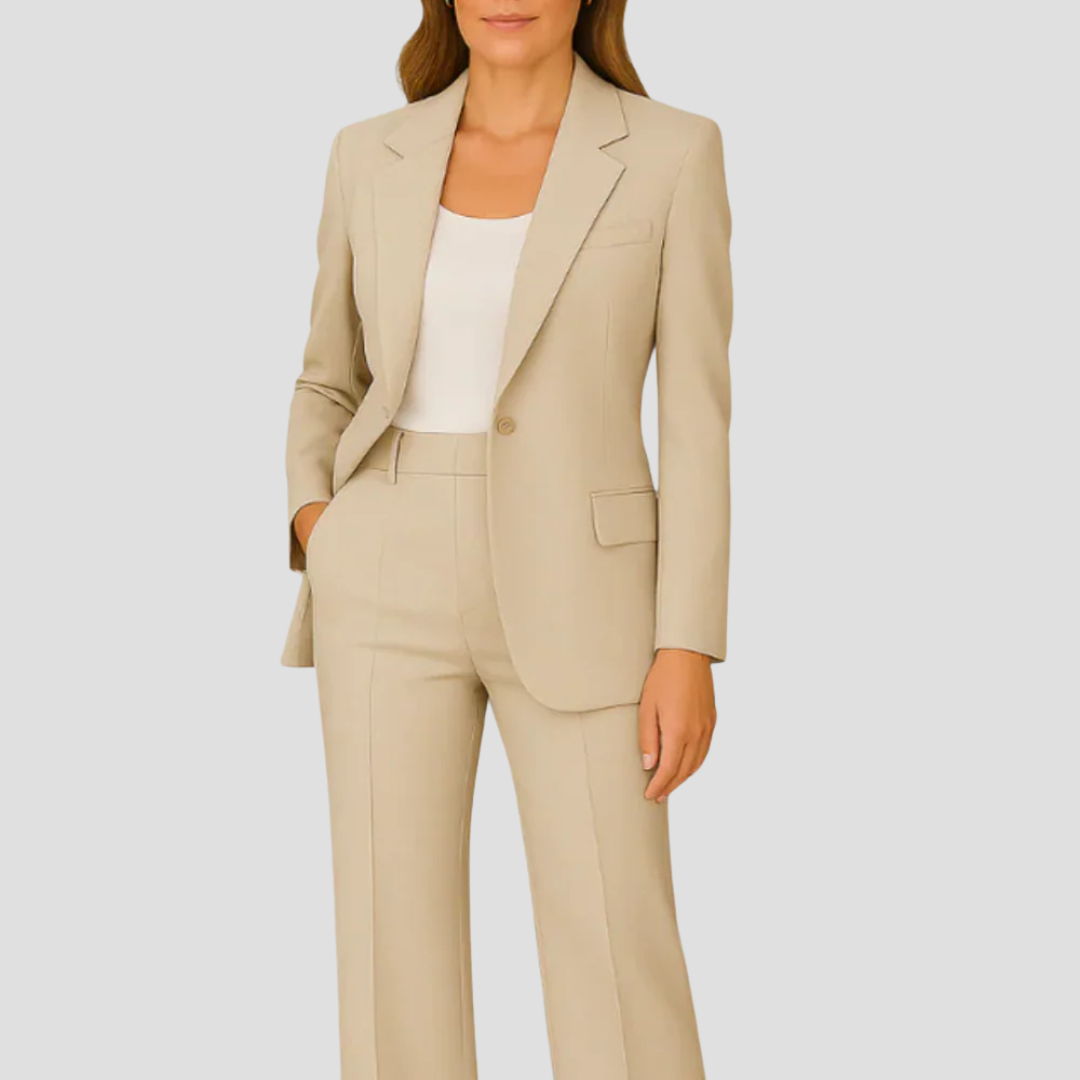 Elegant women's tailored blazer and pants suit in light fabric, perfect for summer office wear.
