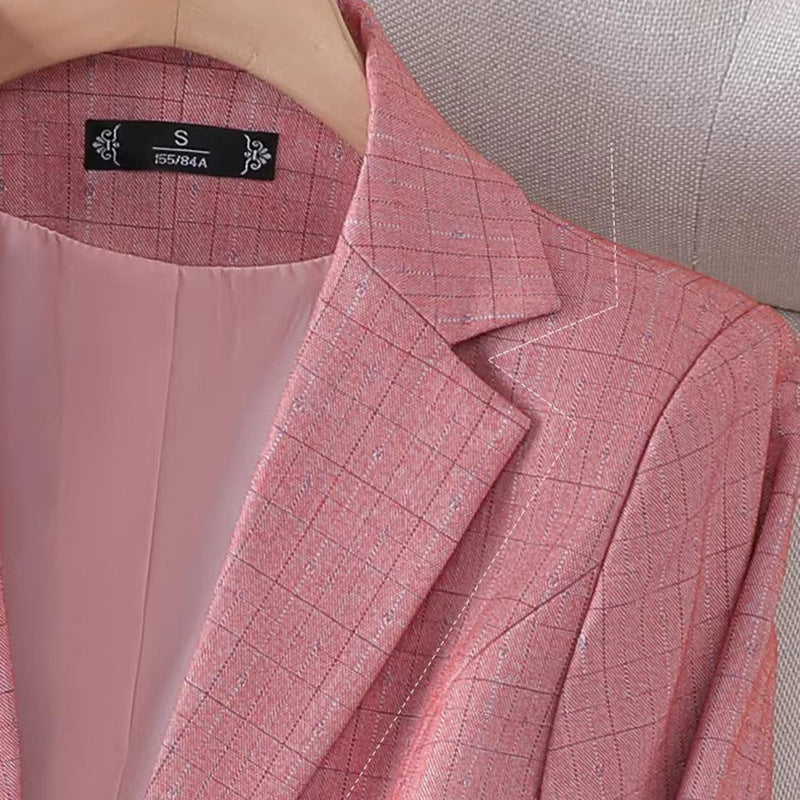 Fashionable women's pink grid pattern blazer, a stylish and elegant tailored jacket for spring.