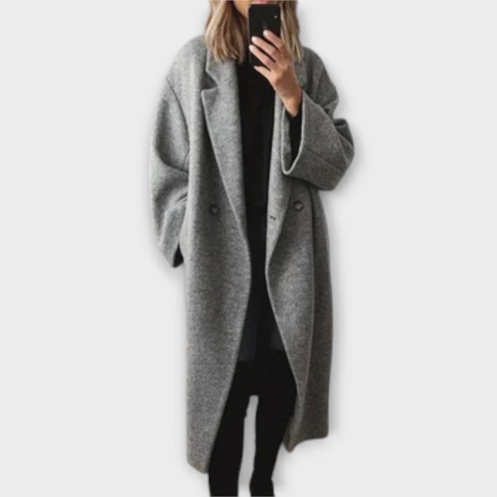 Elegant women's tailored winter coat in classic style, perfect for cold weather fashion