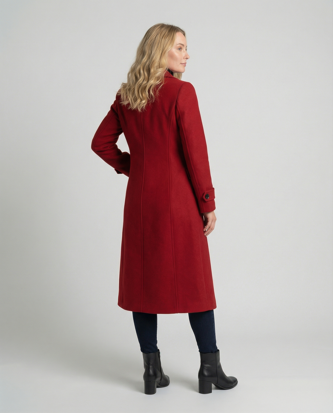 Chic women's jacket with a unique textured fabric, long sleeves, and practical pockets for versatile fashion.