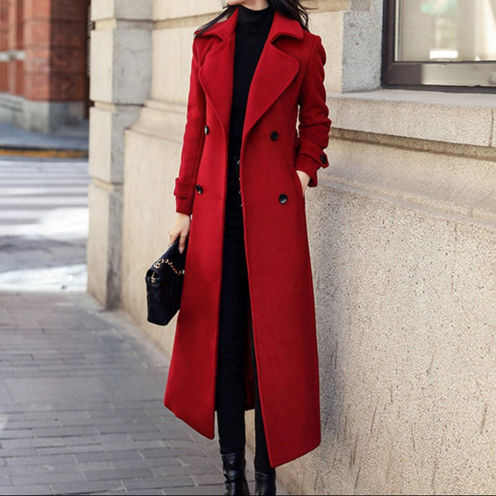 Women's long sleeve structured jacket, an elegant transitional piece. Features textured fabric and double front.