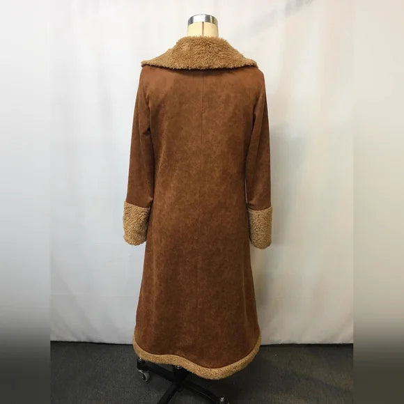 Chic women's trench coat, a classic ladies' jacket with practical pockets, perfect for casual elegant outerwear.