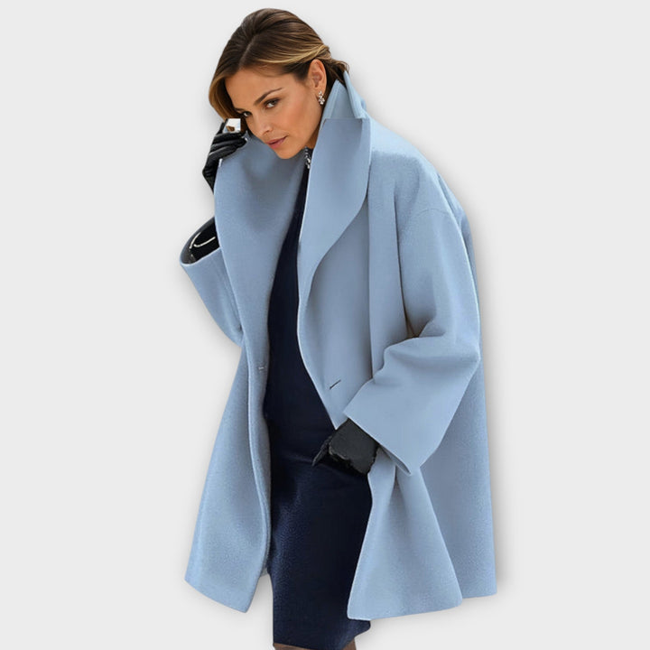 Versatile women's transitional jacket, ideal for fall & spring. Elegant outerwear with chic style.