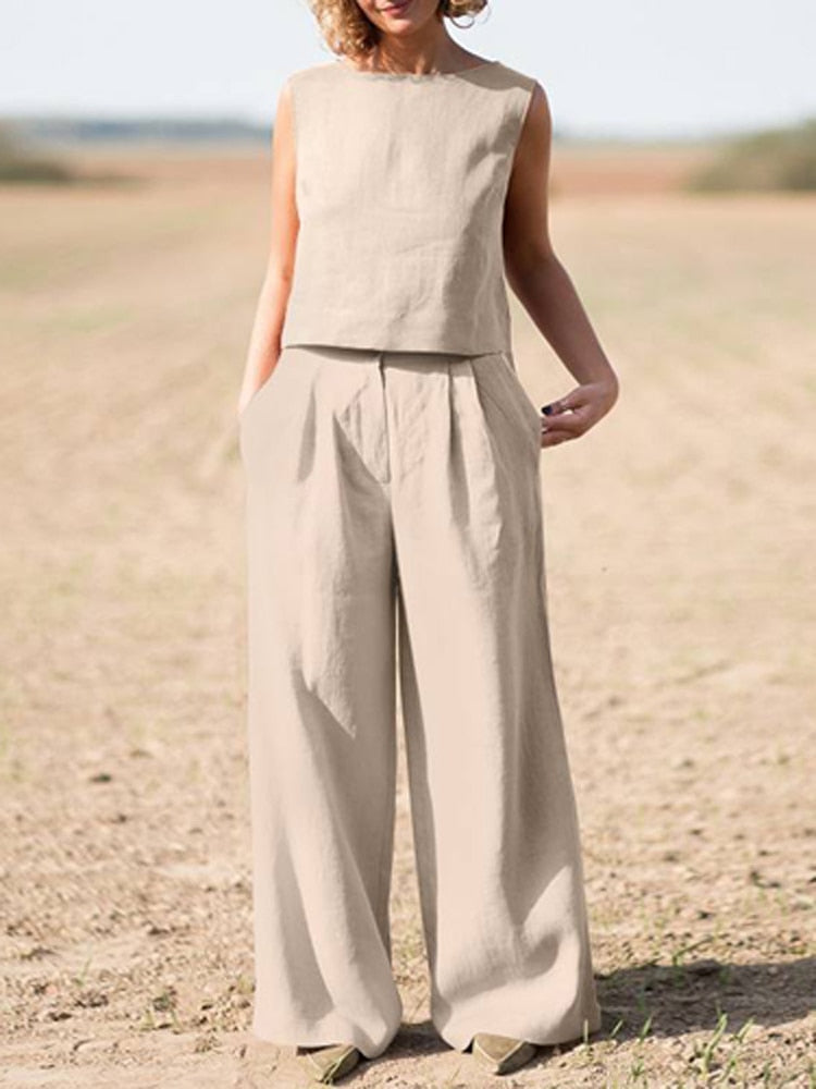 Elegant women's two-piece outfit set, comfortable & versatile for chic everyday fashion.