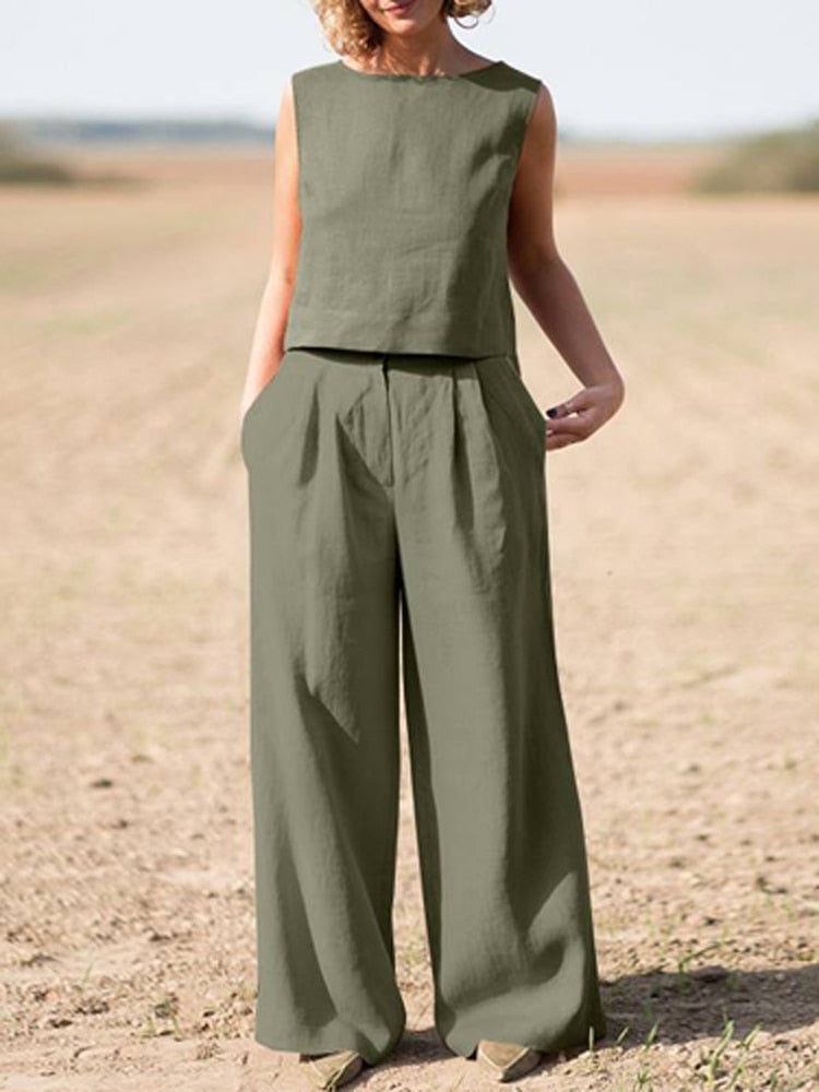Versatile women's fashion set, a comfortable two-piece outfit for an elegant everyday look.