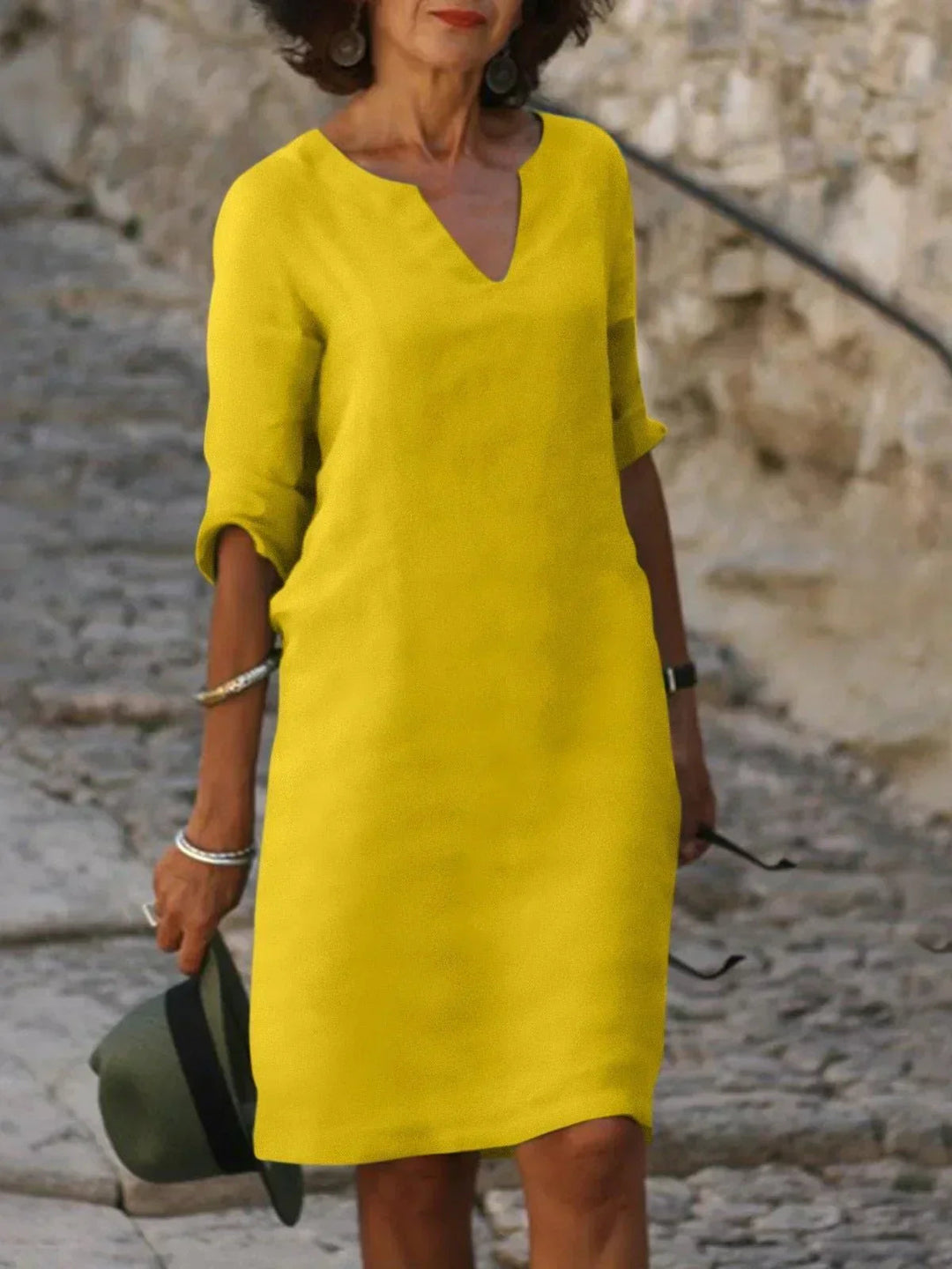 Stylish women's V-neck formal dress. A versatile choice for wedding guests, evening wear, and special events.