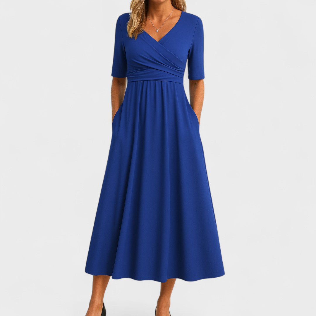 Chic pleated midi dress with V-neckline and convenient pockets, ideal for a refined summer look
