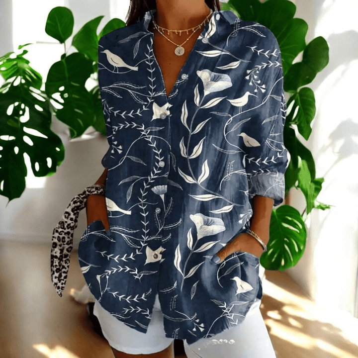 Casual chic women's vintage blouse, elegant patterned long sleeve. Fashionable top for everyday comfortable style.