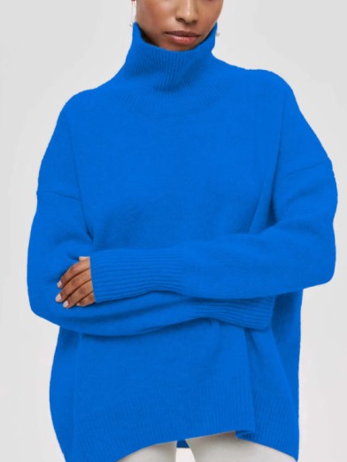 Classic women's warm turtleneck sweater with a high neck, perfect for elegant and cozy winter fashion.