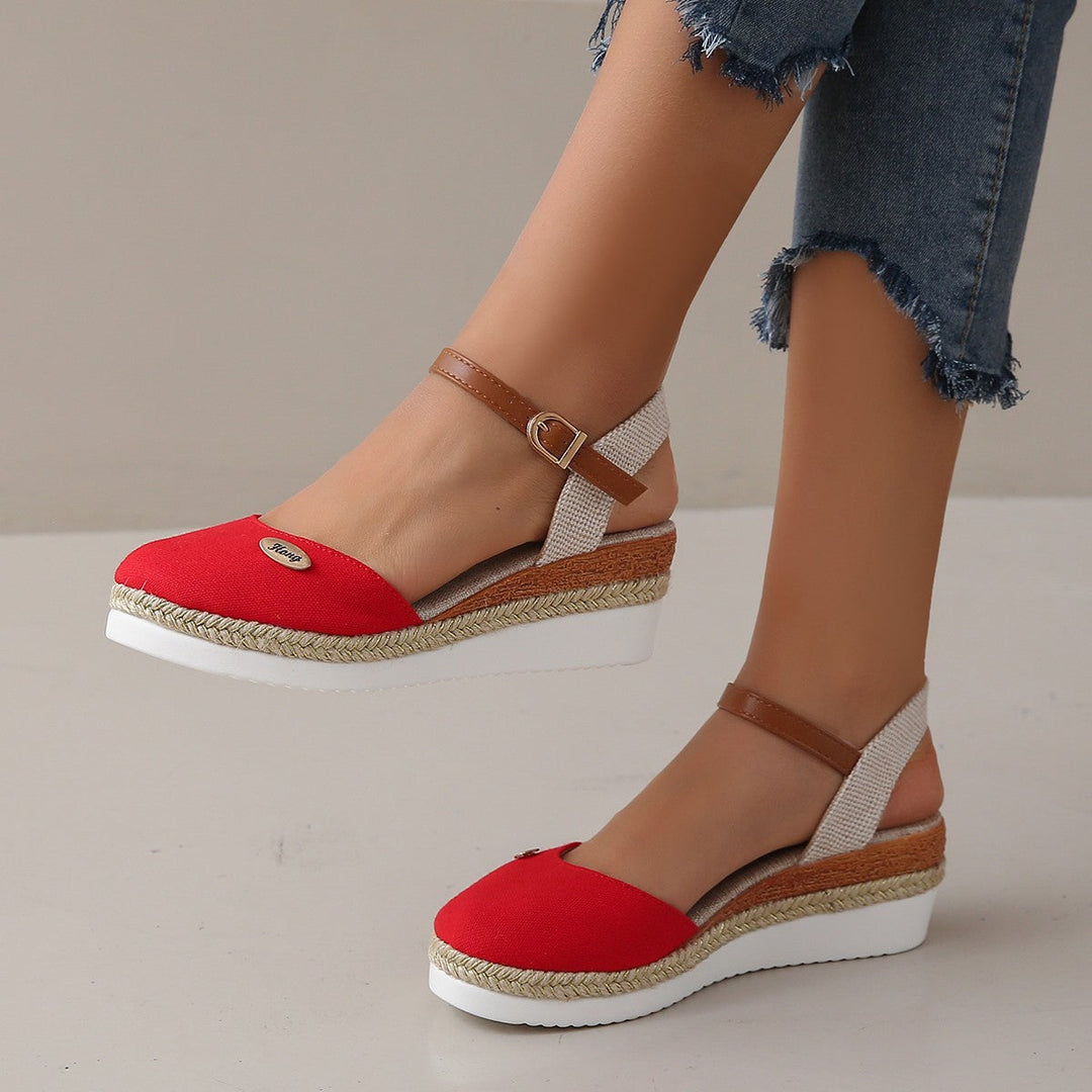 Vacation-ready women's elegant wedge sandals, featuring comfy woven straps for summer adventures.