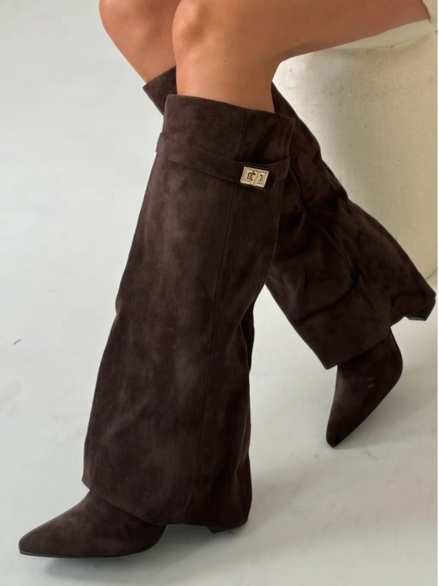Classic women's wide leg leather boots with a contemporary folded shaft and a fashionable chunky heel.