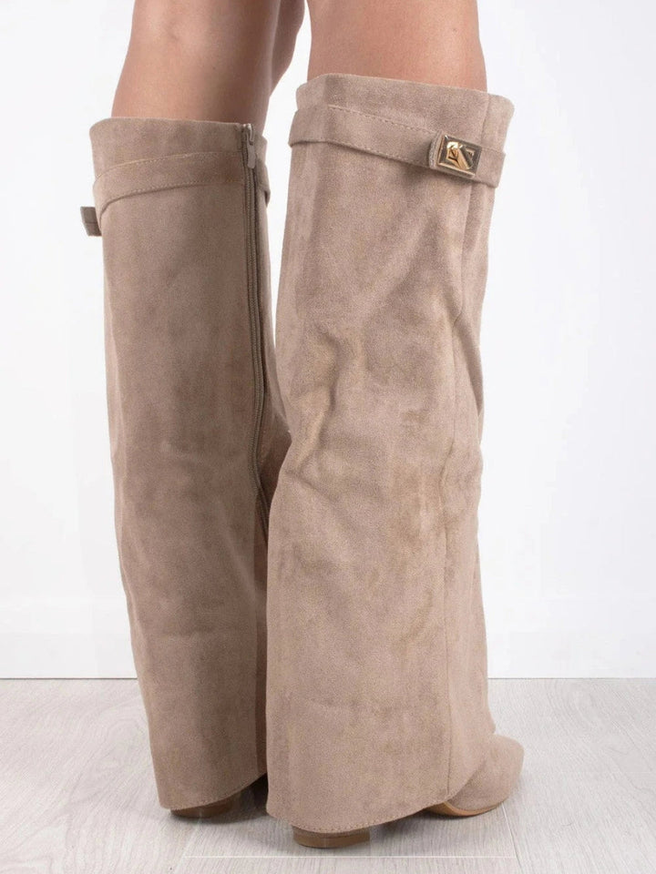 Premium women's wide leg leather boots showcasing a folded shaft and a stable, elegant heel.