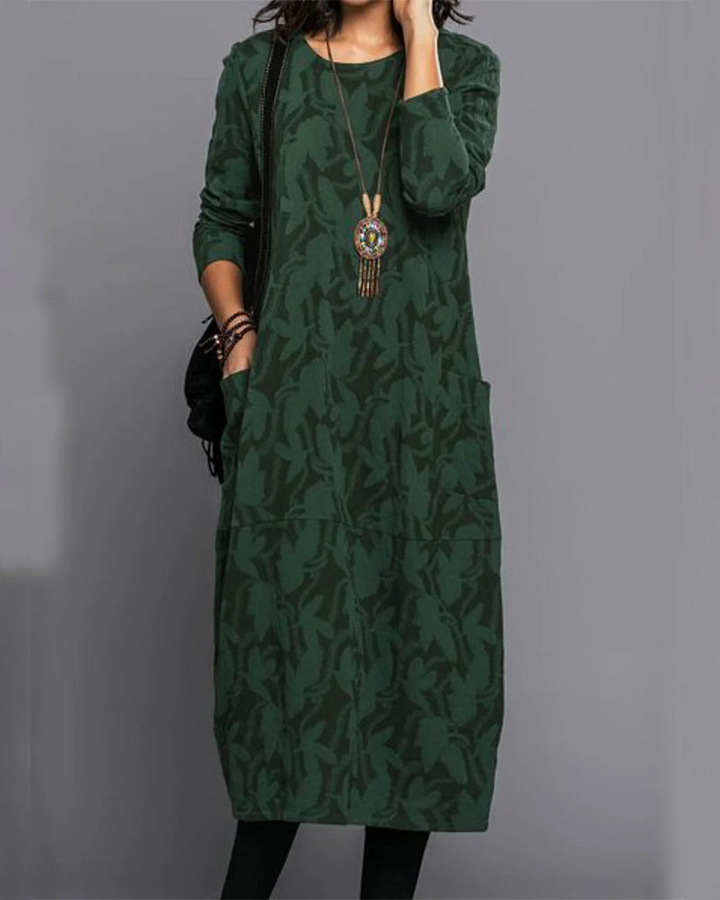 Elegant women's winter long sleeve maxi dress with pockets, perfect for casual fall fashion.