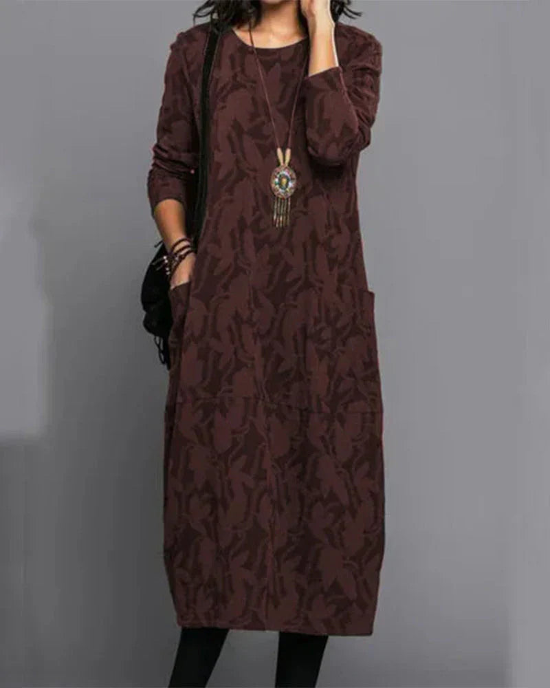 Comfortable long sleeve maxi dress for women, featuring practical pockets and a winter-ready design.