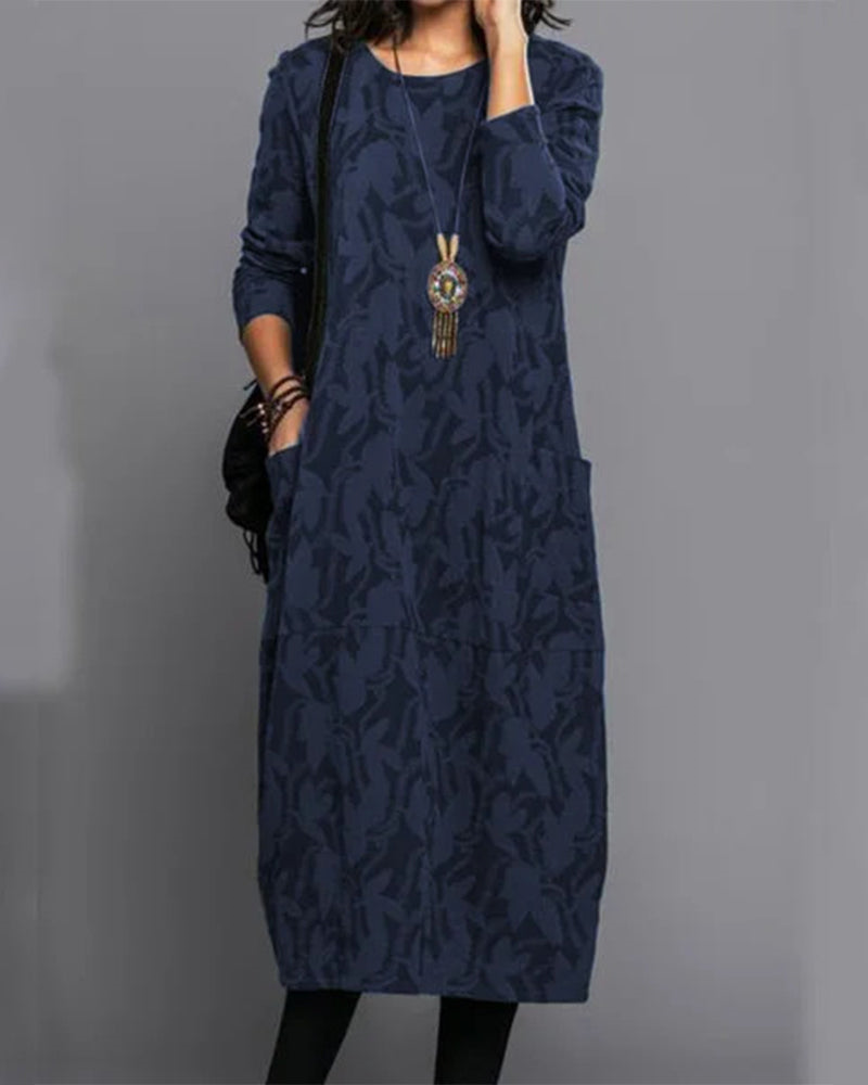 Stylish women's long sleeve maxi dress in a soft fabric, ideal for fall and winter casual wear.