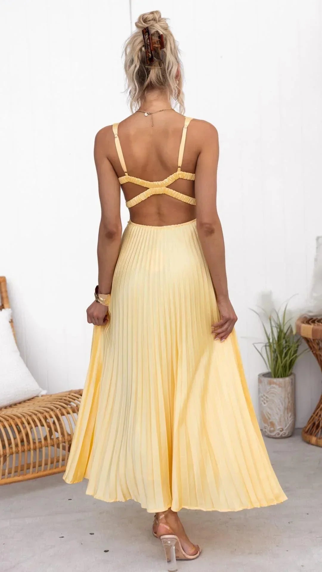 Beautiful yellow pleated V-neck maxi dress, a must-have in women's casual and formal wardrobe