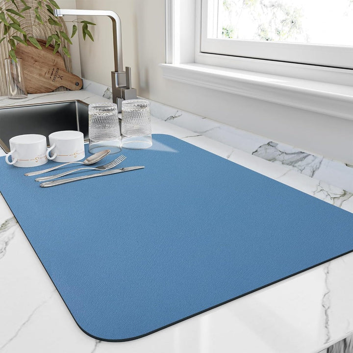 Maintain a clean kitchen with this fast-drying draining mat for dishes & utensils on worktops.