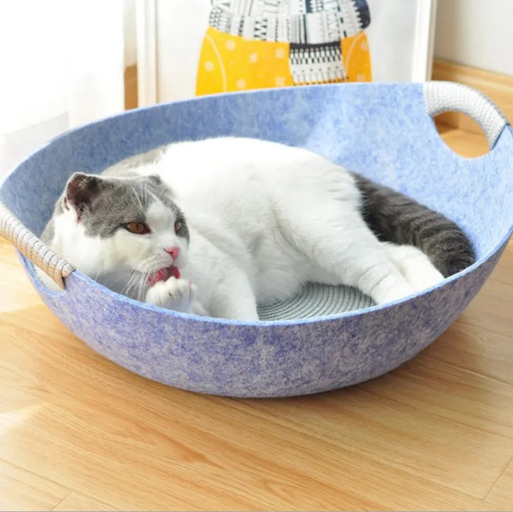 Portable felt cat bed: a cozy basket with handles for easy transport, offering a comfy feline haven.