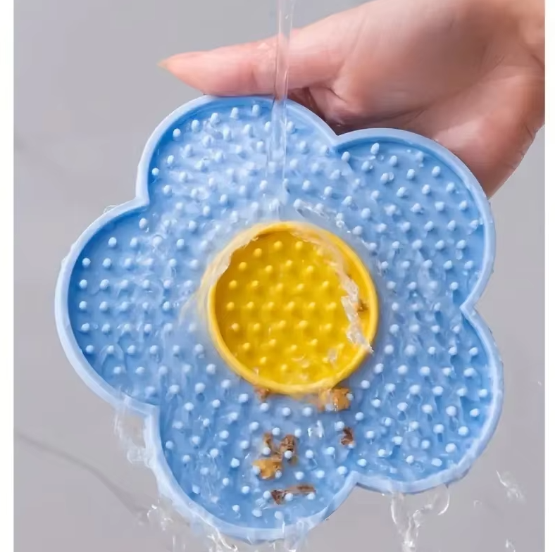 Feline care flower lick mat. A non-slip, slow feeder & grooming accessory for cats, promoting calmness.