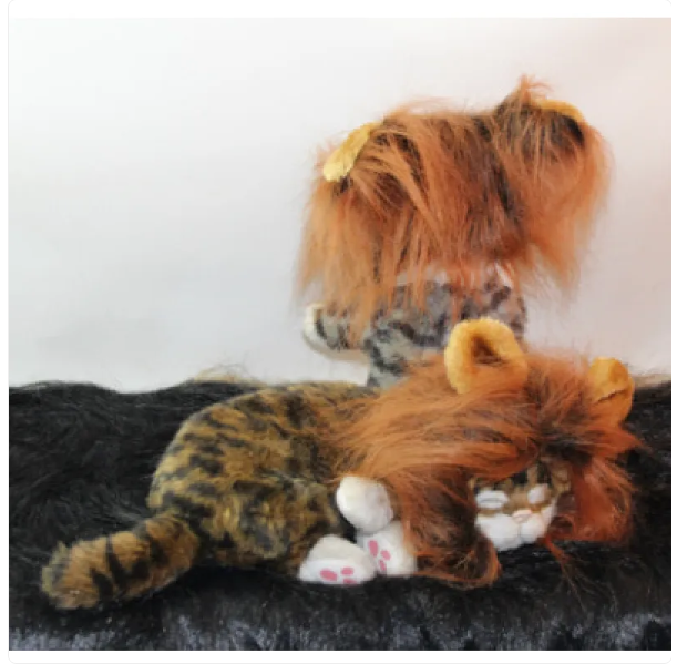 Unique lion mane cat gift. Dress up your feline friend for cute pet photos & funny moments. Soft costume accessory.